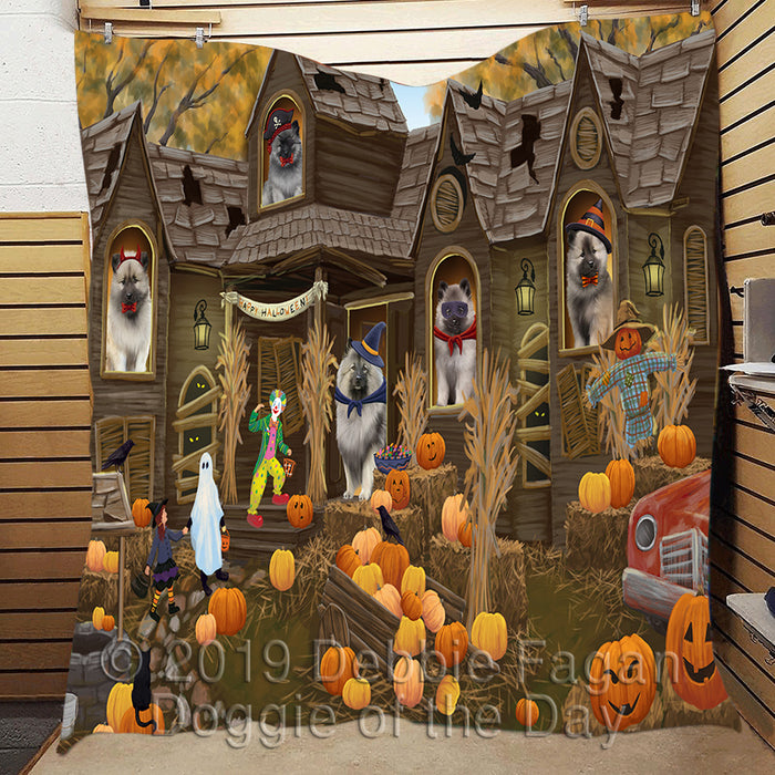 Haunted House Halloween Trick or Treat Keeshond Dogs Quilt