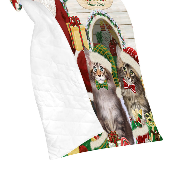 Happy Holidays Christmas Maine Coon Cats House Gathering Quilt