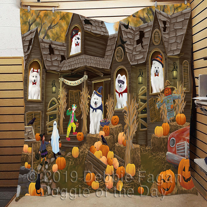 Haunted House Halloween Trick or Treat Samoyed Dogs Quilt