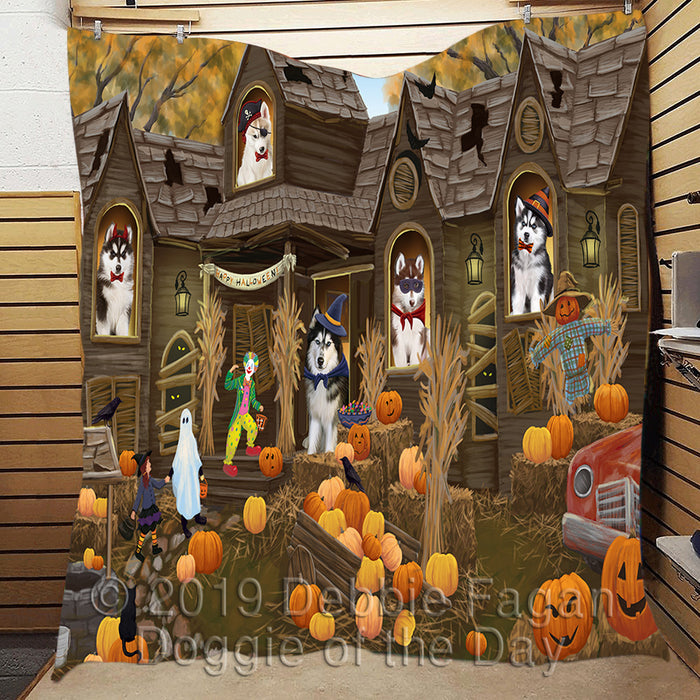 Haunted House Halloween Trick or Treat Siberian Husky Dogs Quilt