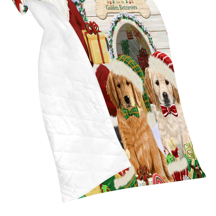 Happy Holidays Christmas Golden Retriever Dogs House Gathering Quilt